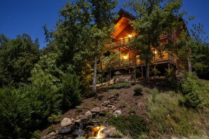 Exterior - Luxury 4 King Suites, 4 Bath Log Cabin Close to Town & Trolley (Gatlinburg)