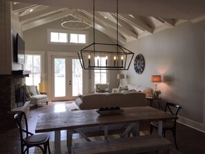 TV, fireplace - LAKEFRONT HOUSE, PLENTY OF PARKING  (Guntersville)