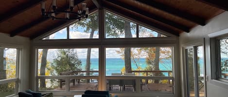 Smart TV, books, stereo