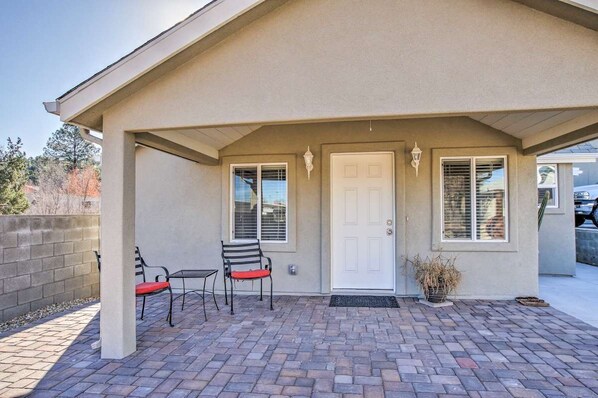 A covered patio with a door, two chairs, and a small table. - White Spar Cottages Near Whiskey Row, Prescott Courthouse. Large Parking Area. (Prescott)