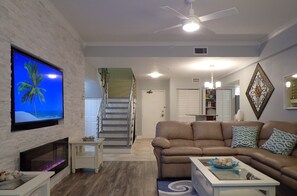 Smart TV, fireplace, music library - Luxury Gulf Condo 3BR 3BA w/ Penthouse Jacuzzi! Gulf & Intercoastal views! (Redington Shores)
