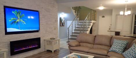 Smart-TV, Kamin, Musikbibliothek