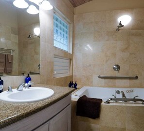 Combined shower/tub, hair dryer, shampoo - Royal Palm: AC, Private Lanai, Walk to Poipu Beach (Koloa)