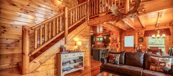 🔹Mt LeConte View🔹King Beds🔹Theater🔹Hot Tub🔹Arcade🔹Near Parkway 🔹5⭐️