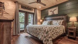 4 bedrooms, desk, iron/ironing board, WiFi