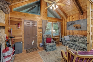 Smart TV, fireplace, DVD player - 1 Bedroom Cozy Cabin 4 miles to Downtown Helen! Fireplace, Kitchen, Fire Pit! (Sautee Nacoochee)
