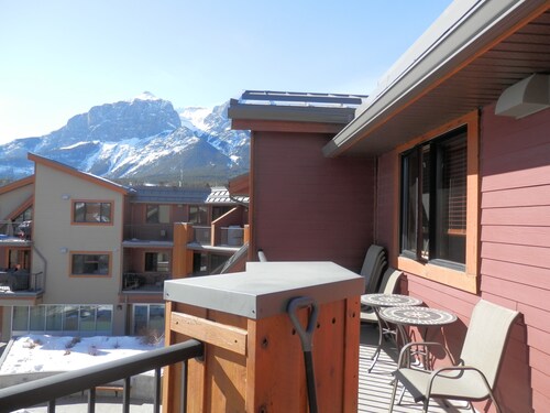 In the HEART of DOWNTOWN CANMORE. Beautiful 2BR/2BA
(res-10283)