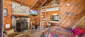 Bear Paw Cottage #3 King; Peaceful: Cozy: Pet friendly; 2Adults/ 2Children