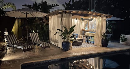 The Place, a beautiful private and quiet, cozy, room with microwave refrig.