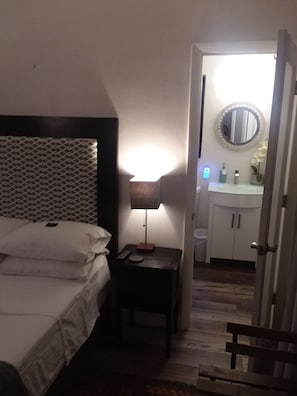 1 chambre, fer et planche Ă repasser, Wi-Fi, draps fournis
