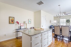 Interior - Close to Downtown, Midtown, GT, GWCC and Mercedes-Benz Stadium (Atlanta)