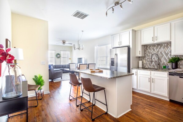 Interior - Close to Downtown, Midtown, GT, GWCC and Mercedes-Benz Stadium (Atlanta)