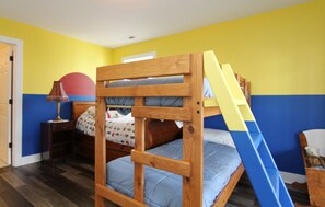 4 bedrooms, WiFi, bed sheets