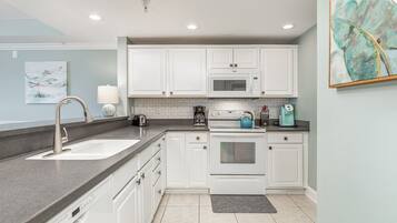 Fridge, microwave, stovetop, dishwasher