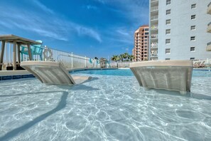 Innendørsbasseng og utendørsbasseng