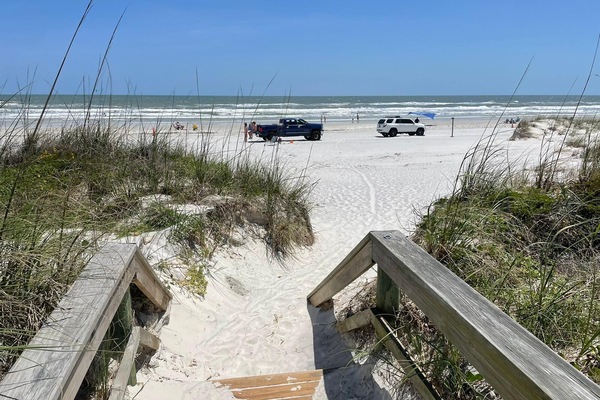 Beach nearby, sun loungers, beach towels