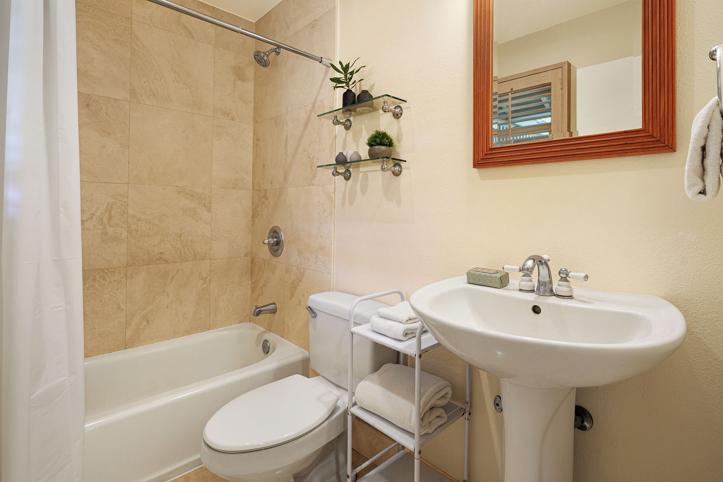 Bathtub, jetted tub, hair dryer, towels