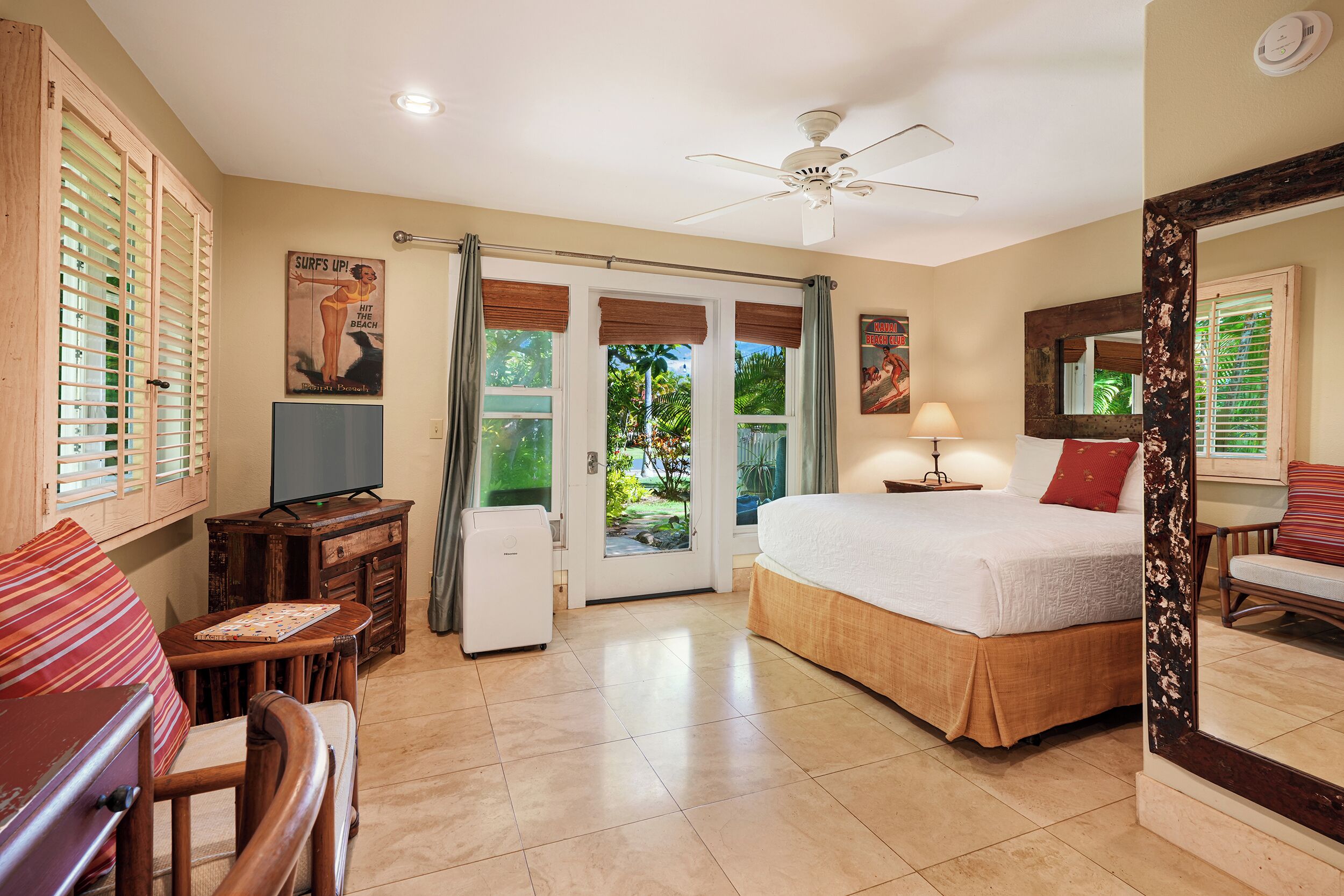 4 bedrooms, desk, iron/ironing board, travel crib