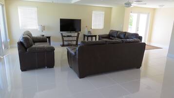 Flachbildfernseher, DVD-Player