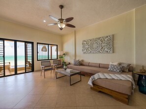 Smart TV, reproductor de DVD, libros y videoteca