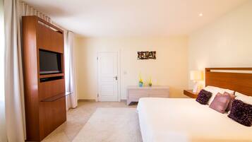 2 bedrooms, in-room safe, iron/ironing board, WiFi