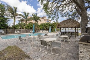 Outdoor dining - Sea Club 2 - Relaxing Siesta Beach Key Condo Rental - Mermaids Rest (Sarasota)