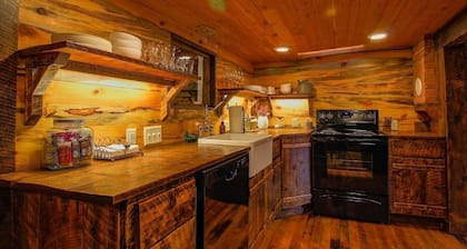 Legendary Exploration Cabin near Downtown and RMNP