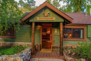 Exterior detail - Storybook Exploration Cabin - Best of Cozy Colorado Mountain Cabins - Prime Loc (Estes Park)