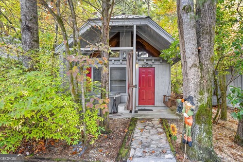 Bear Paw Cottage #4 Queen Log Bed:  Peaceful ; Pet Friendly; Close to Helen!