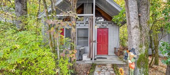 Bear Paw Cottage (# 4 Queen) Sød; Hot Tub; Kæledyr tilladt; 2Adults / 2 Børn max