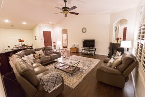 Téléviseur connecté, livres, chaîne audio