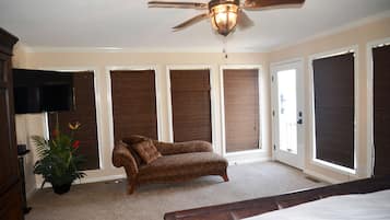 6 bedrooms, desk, iron/ironing board, free WiFi