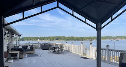 Luxury Lakefront Estate! 6BR 4. 5BA, quai privé, rampe et plus