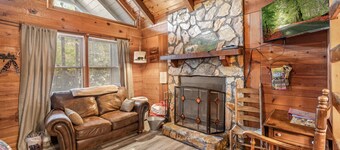 Bear Paw Cottage #1
Pet friendly only 4 miles from Beautiful Downtown Helen!