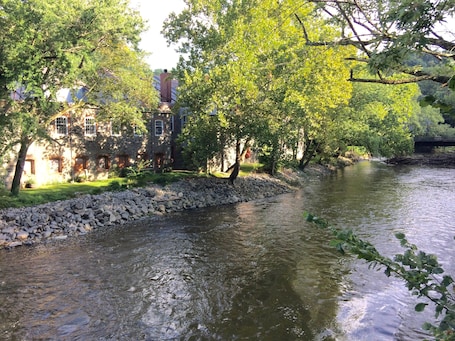 Stylish Private Suite in the heart of Brandywine Valley