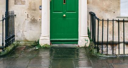 Garden maisonette in Bath city centre