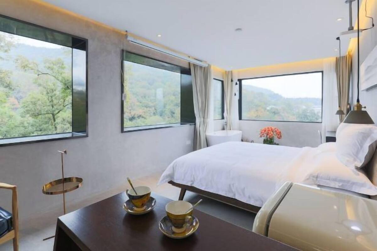 Individuell dekoriert, individuell eingerichtet, Schreibtisch