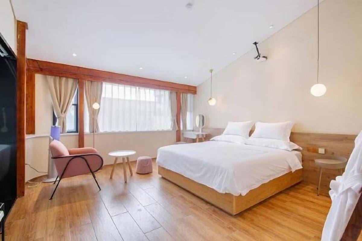 Individuell dekoriert, individuell eingerichtet, Schreibtisch