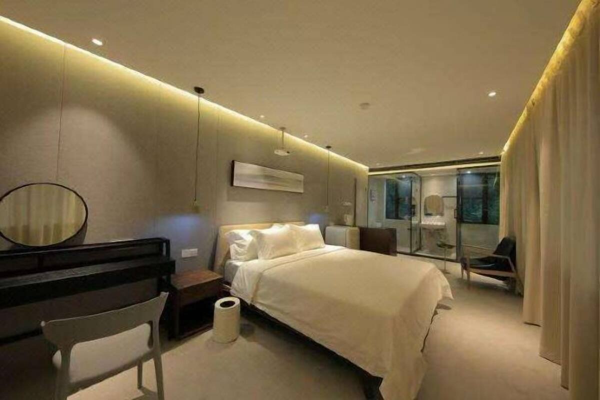 Individuell dekoriert, individuell eingerichtet, Schreibtisch