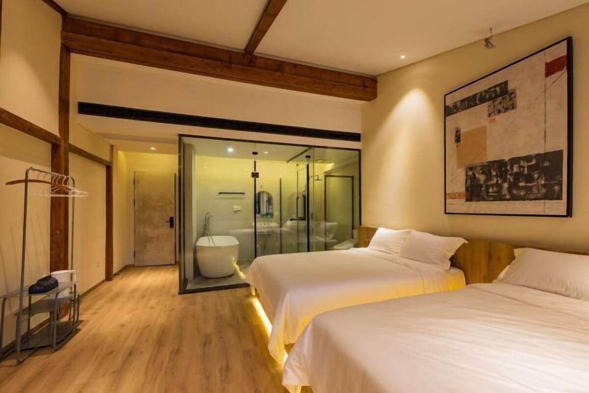 Individuell dekoriert, individuell eingerichtet, Schreibtisch