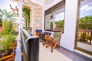 Habitación doble ejecutiva, 1 cama King size | Balcón