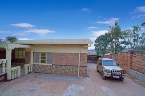 المنطقة المحيطة بالمنشأة