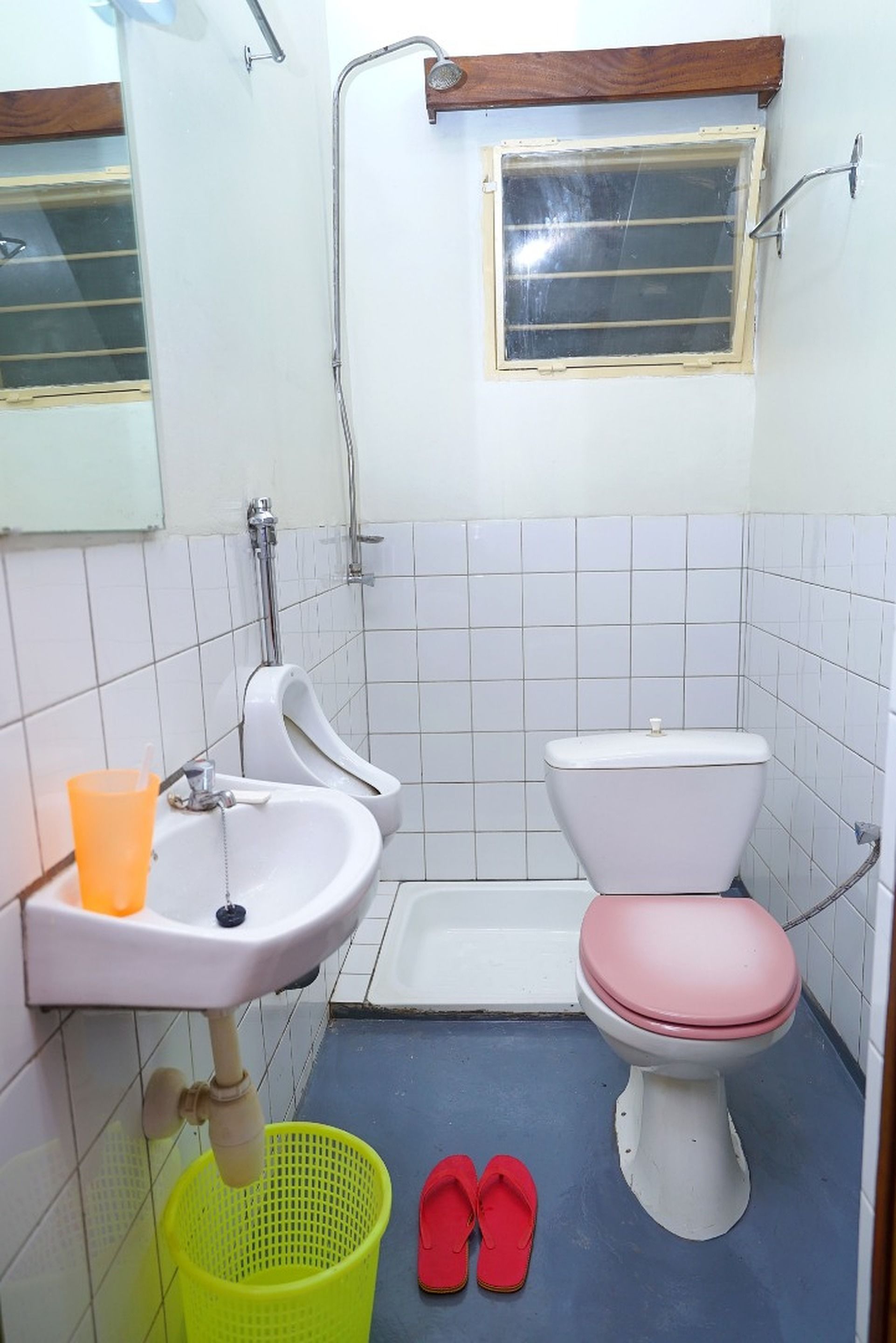 classic room, 1 double bed | bathroom | free toiletries, slippers, towels