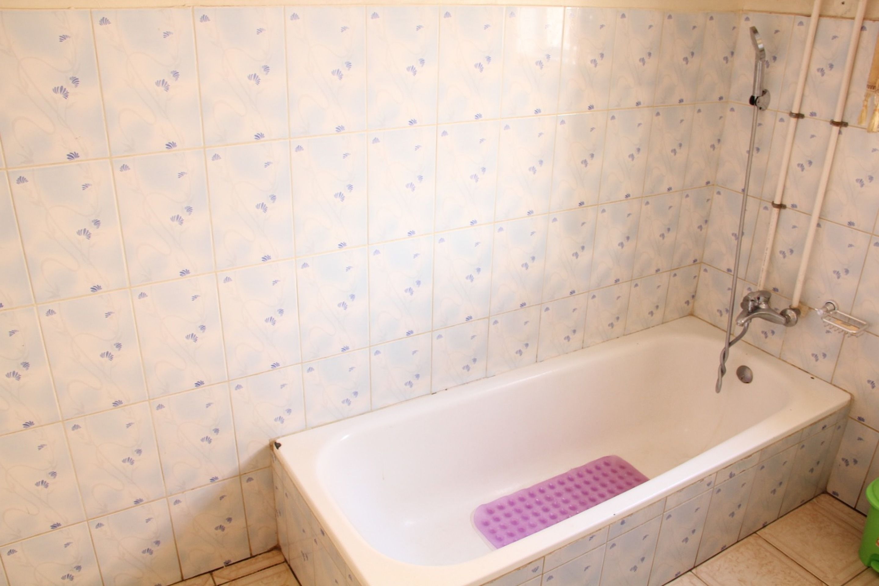 standard double room, 1 double bed | bathroom | shower, free toiletries, hair dryer, slippers