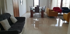 Living area - Stayplus Liberte 1 (Dakar)