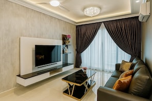 Premium Apartment | Living area | Flat-screen TV - Residences at Daya by SR Home (Johor Bahru)