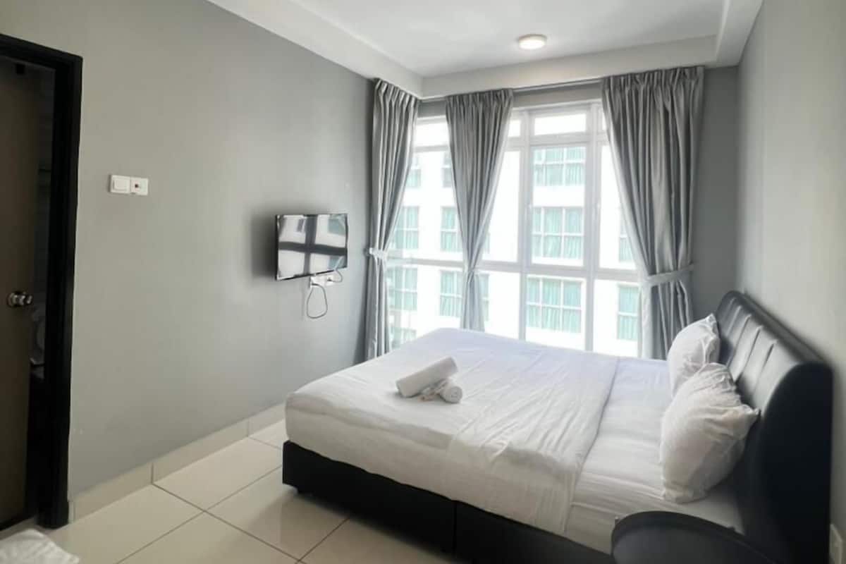 Decoración personalizada, muebles diferentes y cortinas blackout