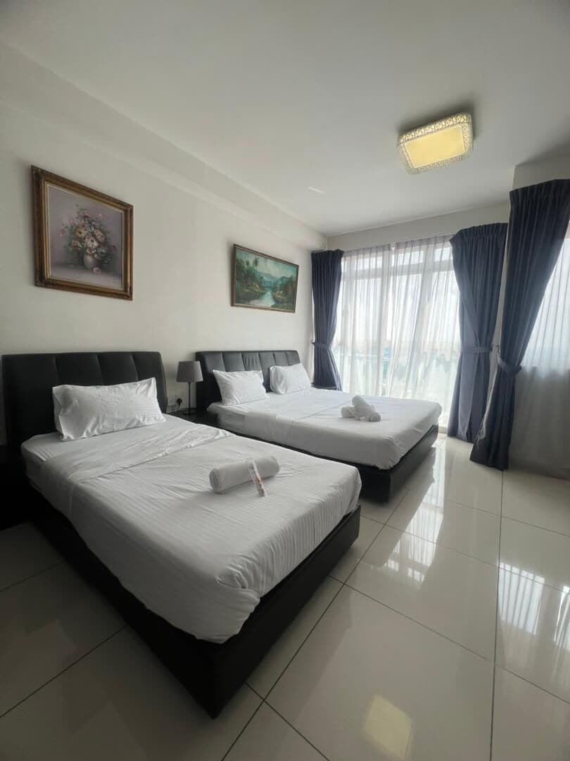 Suite estudio exclusiva | Decoración personalizada, muebles diferentes y cortinas blackout 