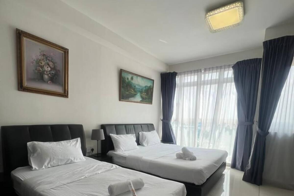 Suite estudio exclusiva | Decoración personalizada, muebles diferentes y cortinas blackout