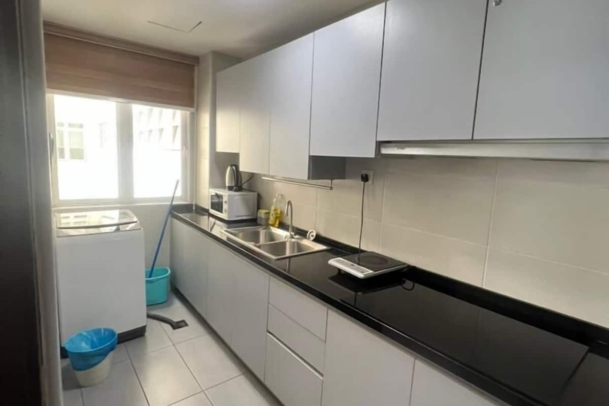 premium apartment | private kitchen | electric kettle, cookware/dishes/utensils
